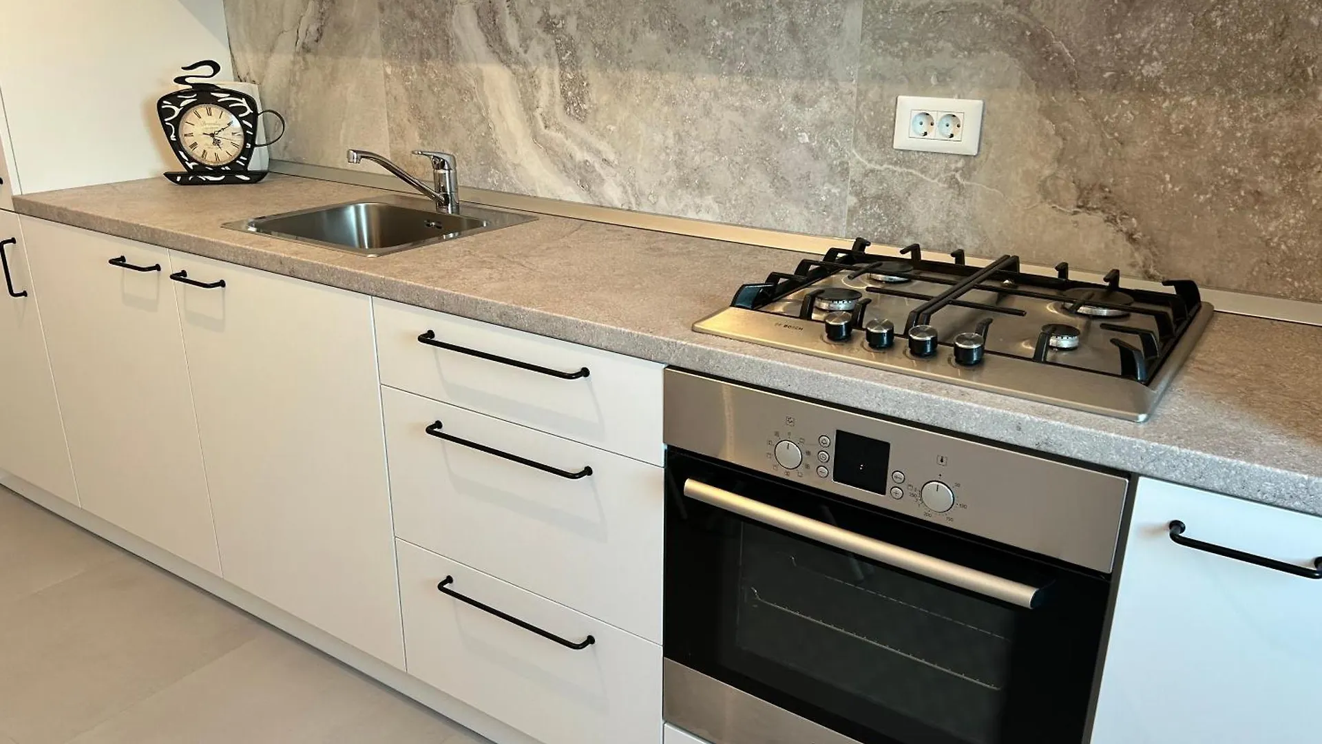 The Cozy Flat - Modern, New, 2 Rooms Apartment, Parking Bucharest Romania