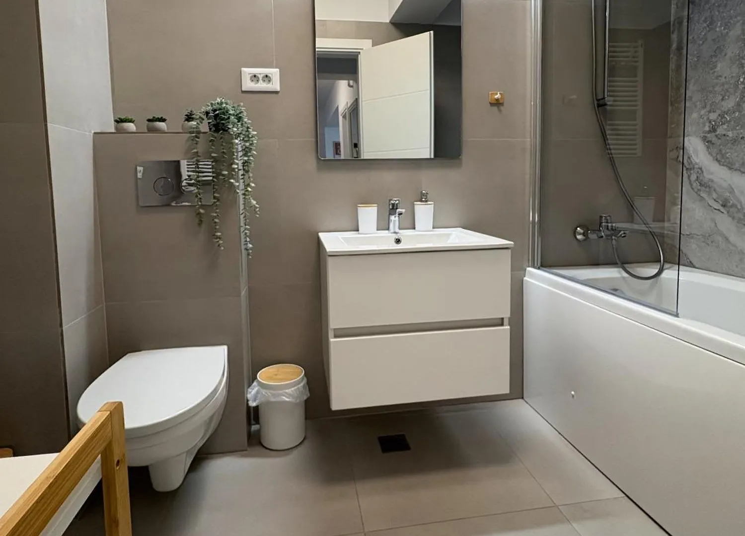 The Cozy Flat - Modern, New, 2 Rooms Apartment, Parking Bucharest Apartment